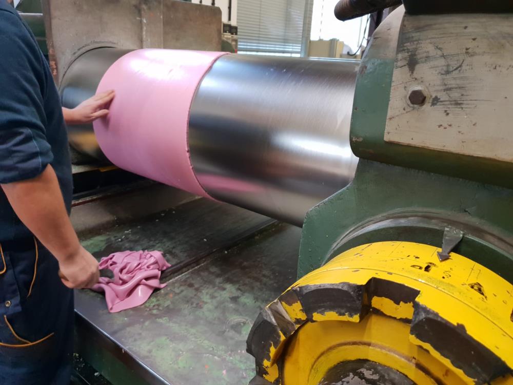 вулканизация резиновой смеси. вулканизация каучука аппарат. усадка резиновой смеси при вулканизации. вулканизация смеси резиновой. ускорители вулканизации.